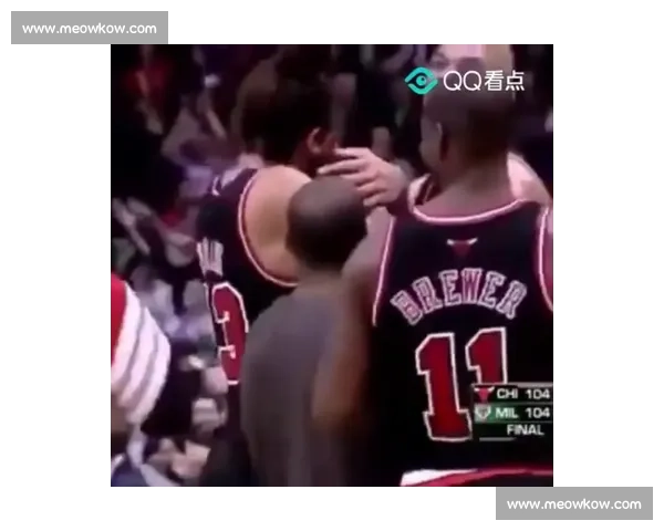 压哨绝杀瞬间点燃全场观众激情掀起比赛高潮 压哨绝杀瞬间点燃全场观众激情掀起比赛高潮